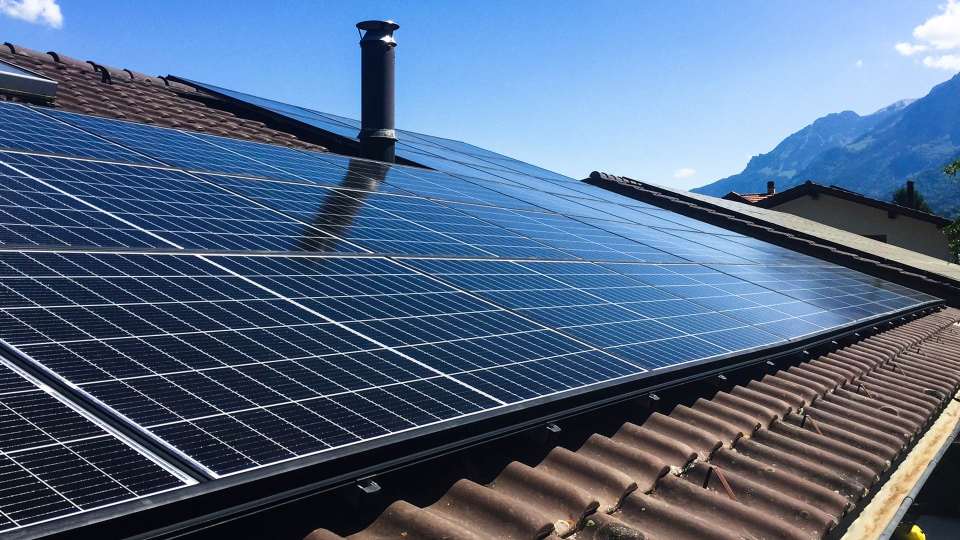 Solaranlage für ihr Dach von der Energie Genossenschaft Schweiz